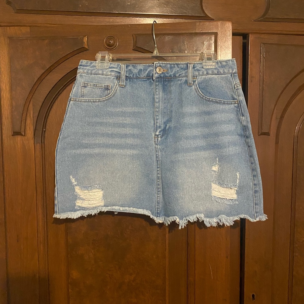 NWT Forever 21 Frayed Mini Skirt in Light Denim